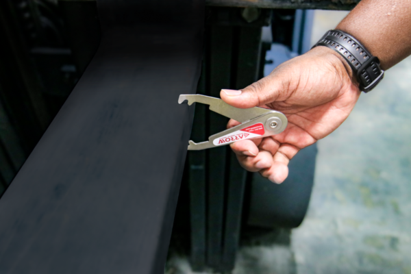 fork caliper on blade